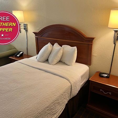 Days Inn By Wyndham Asheville West Candler Buitenkant foto