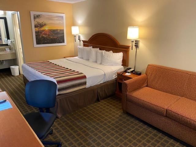 Days Inn By Wyndham Asheville West Candler Buitenkant foto