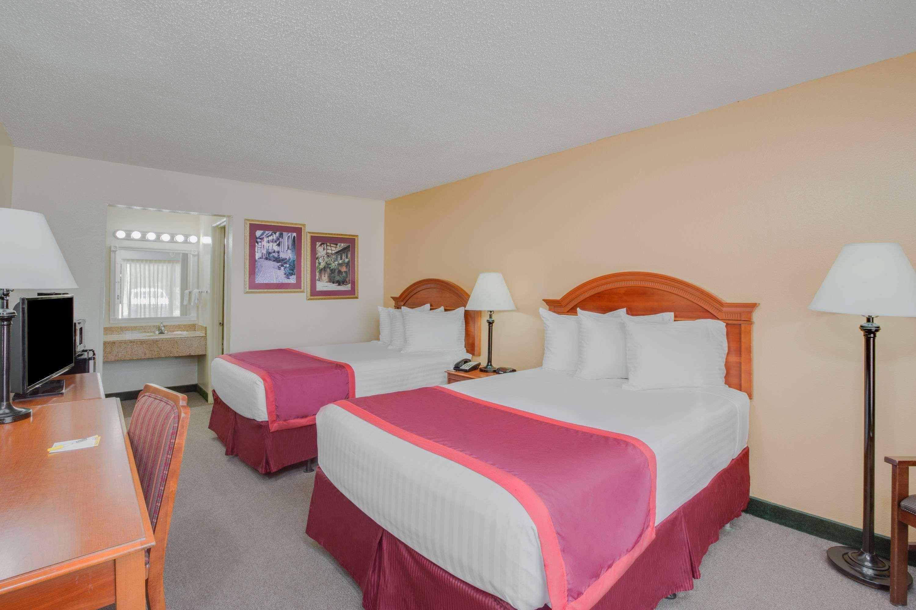Days Inn By Wyndham Asheville West Candler Buitenkant foto