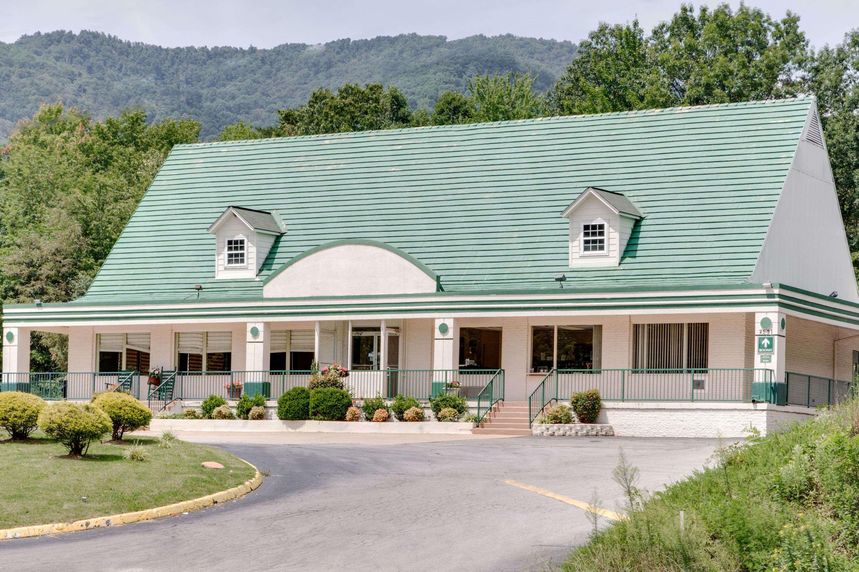 Days Inn By Wyndham Asheville West Candler Buitenkant foto