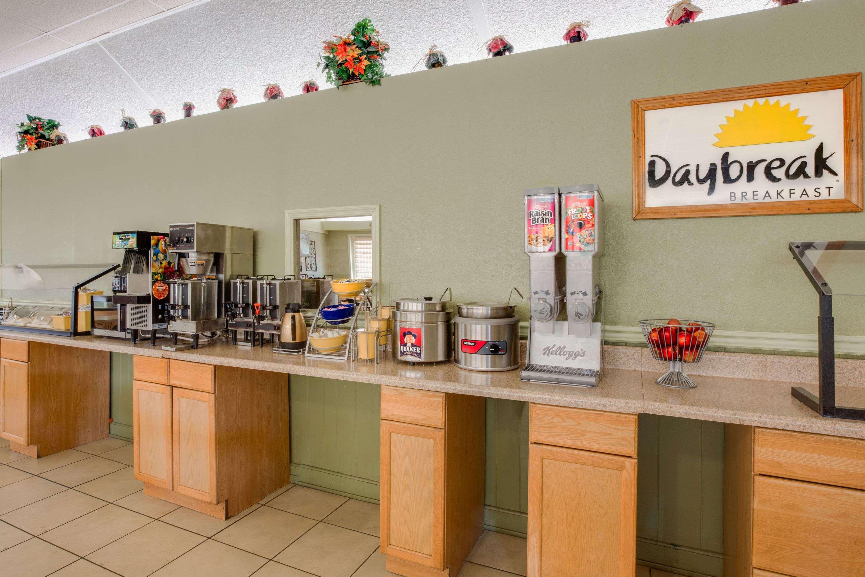 Days Inn By Wyndham Asheville West Candler Buitenkant foto