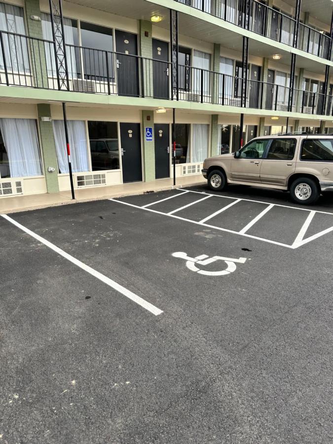 Days Inn By Wyndham Asheville West Candler Buitenkant foto